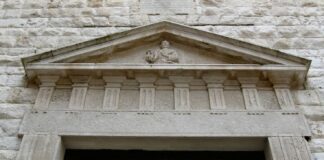 Studenti e docenti guide per un giorno nella chiesa di San Pietro