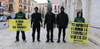 Stop Trivelle: flash mob a Barletta per gli ‘oil men’ di Greenpeace