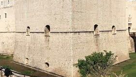 Giornata dell’Europa, il Castello svevo illuminato di blu