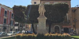Scritte vandaliche sulla statua di Massimo D’Azeglio