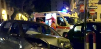 Incidente stradale nella notte, due auto impattano in centro