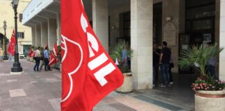 Pul Service, agitazione dei lavoratori ai piedi di Palazzo di Città