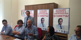 Le opposizioni: «Non siamo su scherzi a parte, il centro-destra non ha bisogno di Alfarano»