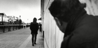 Stalking, calci e pugni alla porta di casa della sua ex moglie: in manette 56enne barlettano