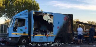 Pomeriggio di fuoco sulla Barletta-Canosa, in fiamme un tir