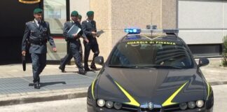 Prodotti ittici venduti abusivamente in via Fermi