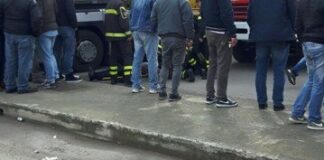 Grave incidente in via Trani, autotrasportatore colto da malore finisce contro il marciapiede