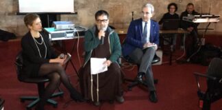 “Benvenuti in paradiso”, risate e riflessioni