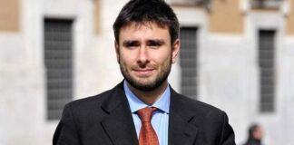 Di Battista tradotto in barlettano nella terza puntata de “Il Libro Possibile Tv”