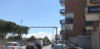 Passaggio a livello di via Andria, la segnaletica viaggia su una scala