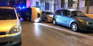 Auto si ribalta in via Libertà, da accertare le cause