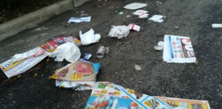 Barletta, un mare di volantini pubblicitari nelle periferie