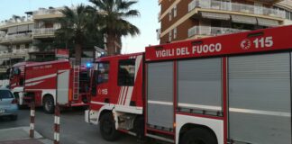 Fiamme in un box in via Da Vinci, nessun ferito
