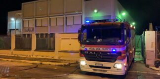 Fiamme in un capannone, muore un uomo di 55 anni