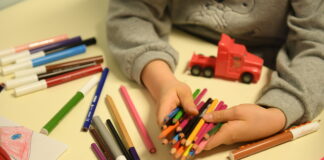 Barletta: l’arte dei bimbi autistici ispira una collezione di maglie