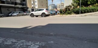 Le strisce pedonali a Sette Frati ci sono ma non si vedono