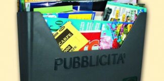 Presto via i contenitori per la pubblicità dall’esterno dei portoni
