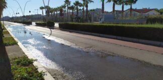 Fiume di acque di scarico sul lungomare Pietro Mennea