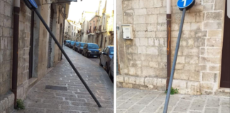 Un palo divelto in via Ettore Fieramosca, arriva la denuncia dei residenti