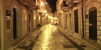 Strade deserte in un sabato sera nelle città della BAT per combattere il Coronavirus