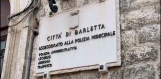 Scappa alla polizia locale con 34 involucri di marijuana, arrestato 23enne barlettano