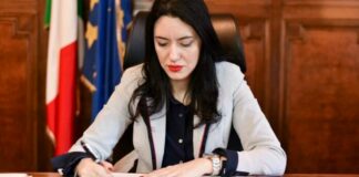 Scuole chiuse in Puglia, la Azzolina non ci sta: «Riaprire al più presto»