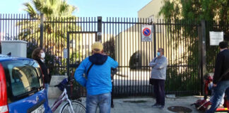 Gli ex lavoratori della casa di riposo “Regina Margherita” protestano: struttura chiusa da 5 anni