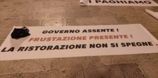 Crisi Coronavirus, gli esercenti barlettani in piazza pacificamente: «Chiediamo solo di lavorare»