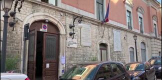 Assembrati e senza mascherine in un locale, multati giovanissimi a Barletta
