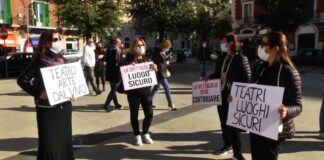 Protesta di diverse categorie in piazza Aldo Moro a Barletta: «Non lasciateci soli»
