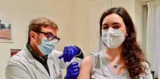Vaccino, la barlettana Filomena Misuriello è tra i primi a riceverlo: «È l’inizio della fine»