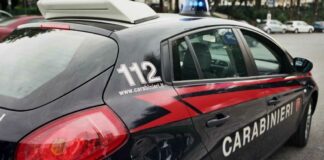 Rapina in supermercato in via Tatò, ladro minaccia cassiera con un coltello: bottino da quantificare
