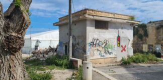 Abbattuto ex impianto di Acquedotto Pugliese sulle Mura del Carmine