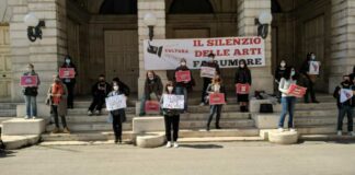 Spettacolo dal vivo, Barletta: «Nulla di fatto con il Comune» manifestazione teatro Curci 26 aprile 2021