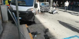 Auto contro furgone, incidente in pieno centro a Barletta