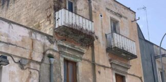 Via Fracanzano, crolla parte di un solaio di una palazzina disabitata a Barletta