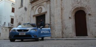 Tentano il furto di una Maserati in centro, fermati dalla Polizia