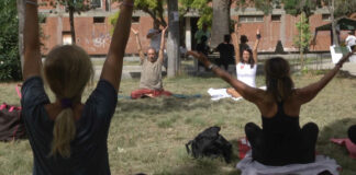 Lezioni di yoga ai giardini Baden Powell: successo per la seconda edizione dell’Orient Fest