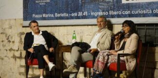 La sirena di Posillipo, una prima nazionale incanta piazza Marina
