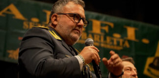 Teatro Curci gremito per i 100 anni dell’ANFI: «Finanzieri al servizio della comunità»