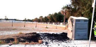 Incendio doloso e danneggiamento sulla spiaggia per disabili: l’indignazione del Sindaco