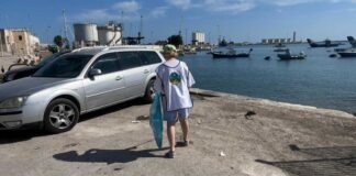 Raccolta di microplastica e bottiglie di vetro nei pressi della Lega Navale