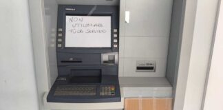 Bancomat forzato in via Giulini, colpo fallito