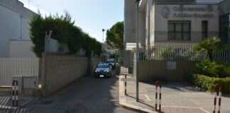Sorpresi a rubare un’Audi e messi in fuga: speronata l’auto della Polizia