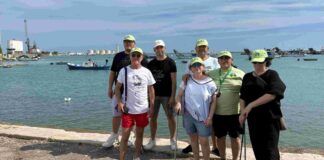 Raccolta di microplastica e bottiglie di vetro alla Lega Navale