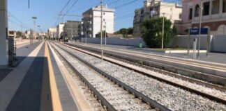 Tragedia alla stazione di Trani: un 52enne barlettano è morto investito da un treno