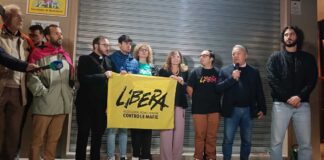 Sit in nella zona 167: grande partecipazione in solidarietà di Giuseppe Di Bari