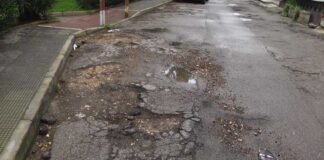 Via Giuliani, i residenti lamentano gravi disagi