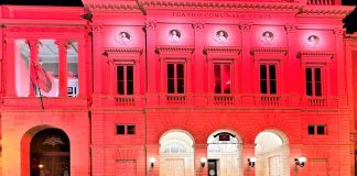 Il teatro Curci si illumina di rosso: la nota stampa dell’amministrazione comunale