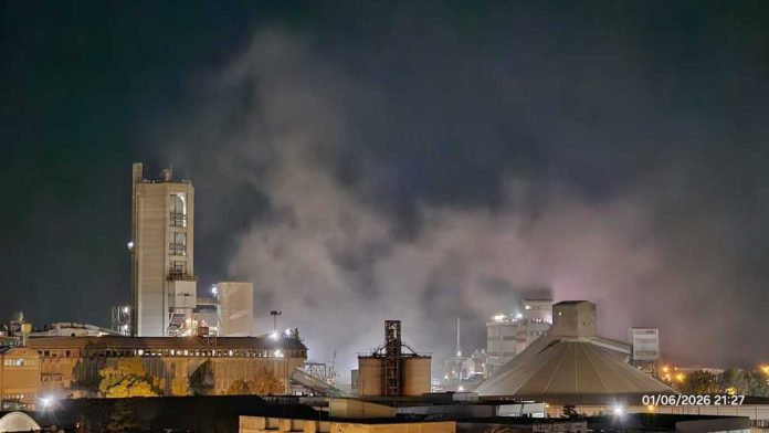 Nube visibile nell’area del cementificio Buzzi Unicem di Barletta: il Comitato Operazione Aria Pulita BAT chiede verifiche urgenti